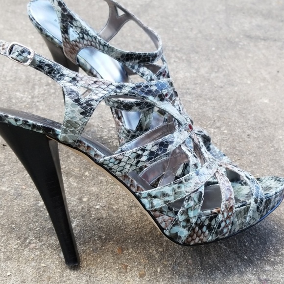 Guess platform strappy heels - Picture 3 of 5